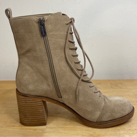 Vince Camuto Kymra Suede Neutral Taupe Heeled Boots Ankle Booties Size 9.5 - Picture 2 of 16